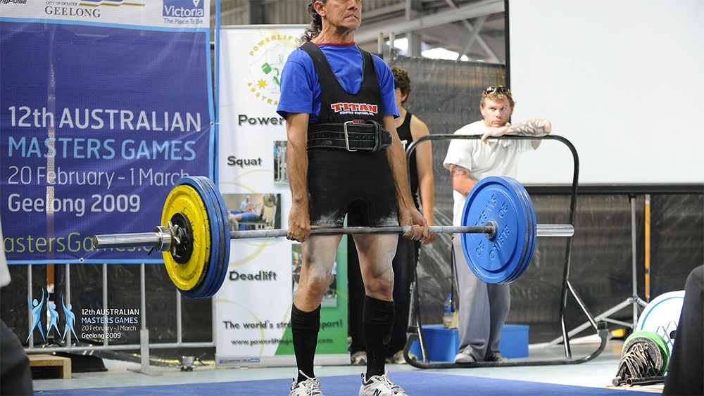 How to wear a weightlifting belt featured image.